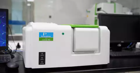 UV spectrophotometer